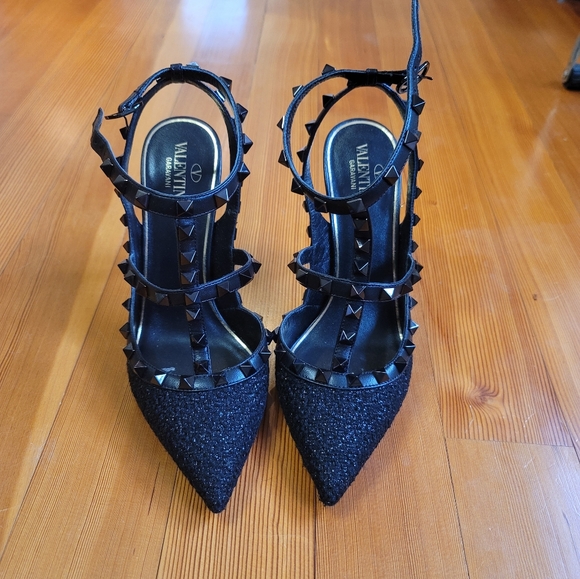 Valentino Garavani Shoes - Valentino Rockstud Pumps Boucle Nero 37.5